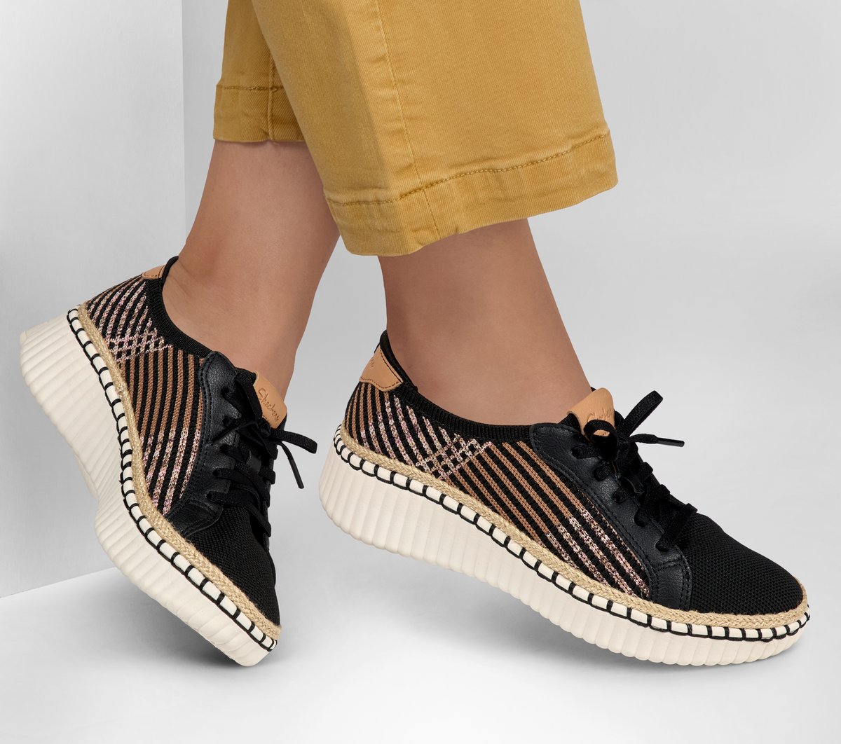 Wilshire Blvd - Breezy Stroll / Skechers Women