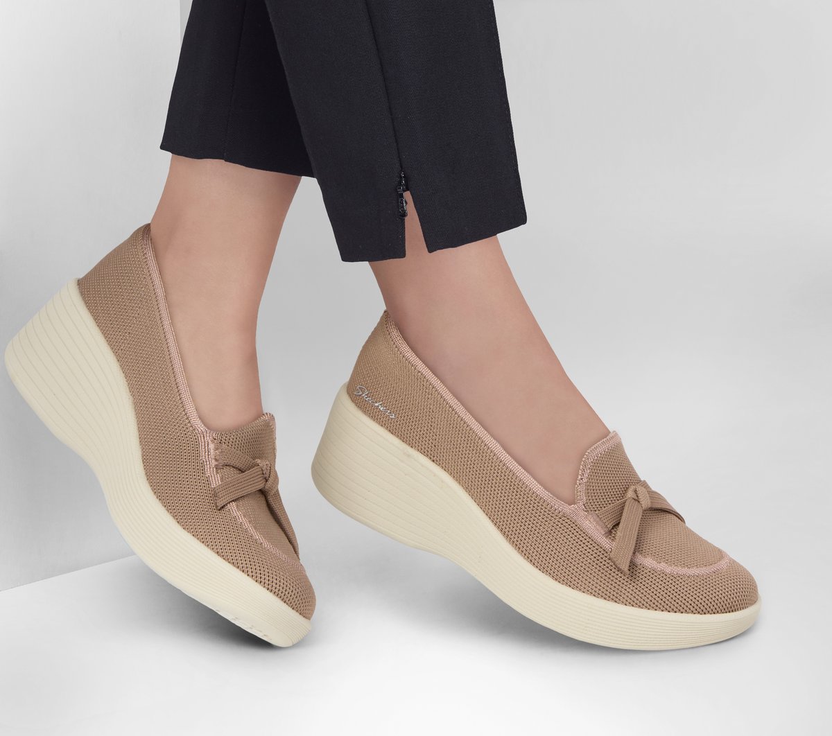 Relaxed Fit: Parallel Lite - Soaring Softly / Skechers Women