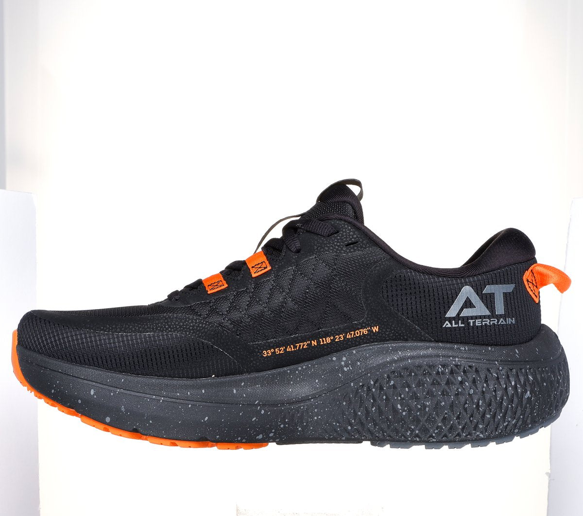 GO RUN Supersonic Max A/T / Skechers Men