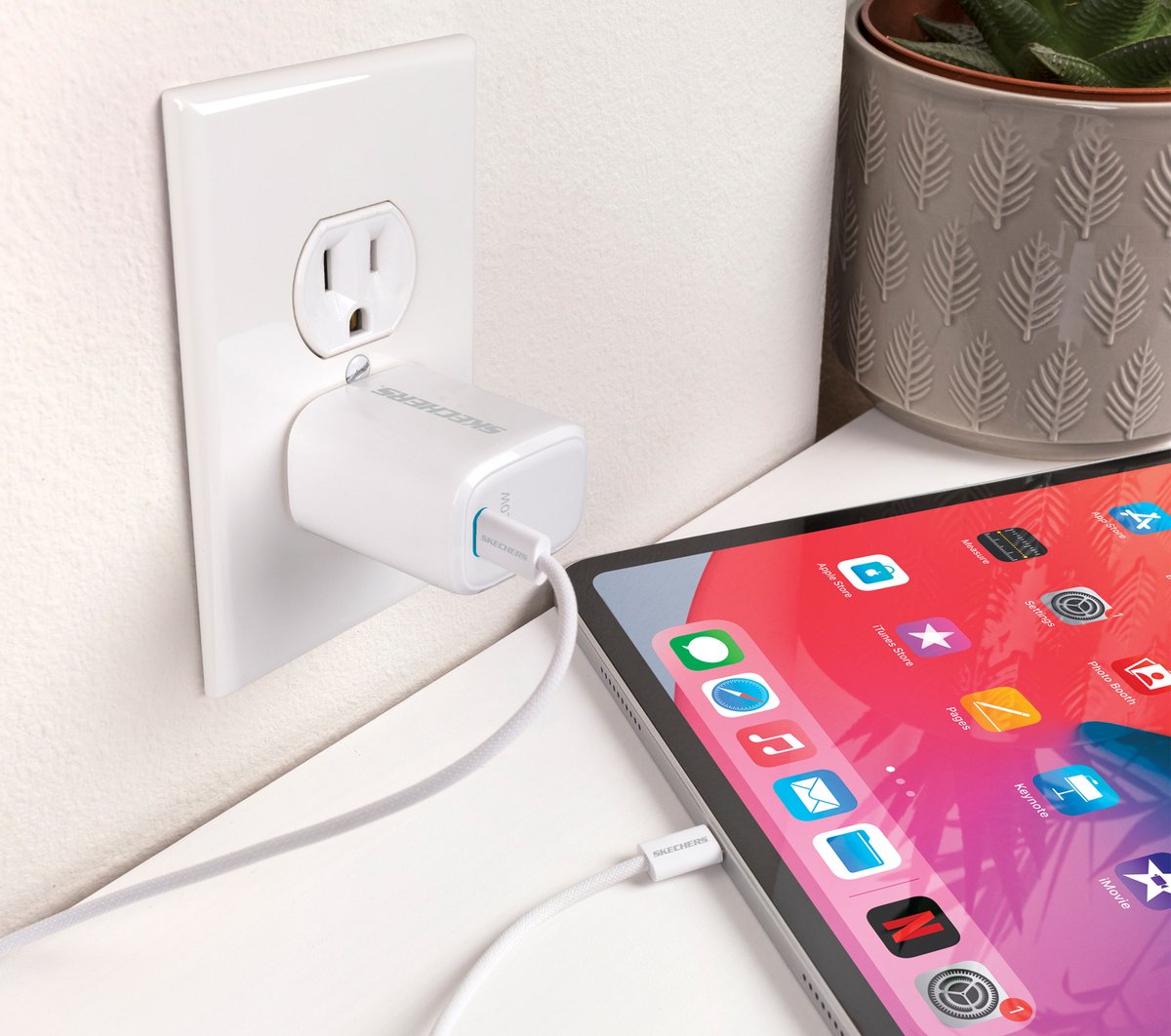 20W USB-C Wall Charging Kit / Skechers Clothing